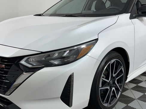 Used 2025 Nissan Sentra SR w/ SR Premium Package image 9