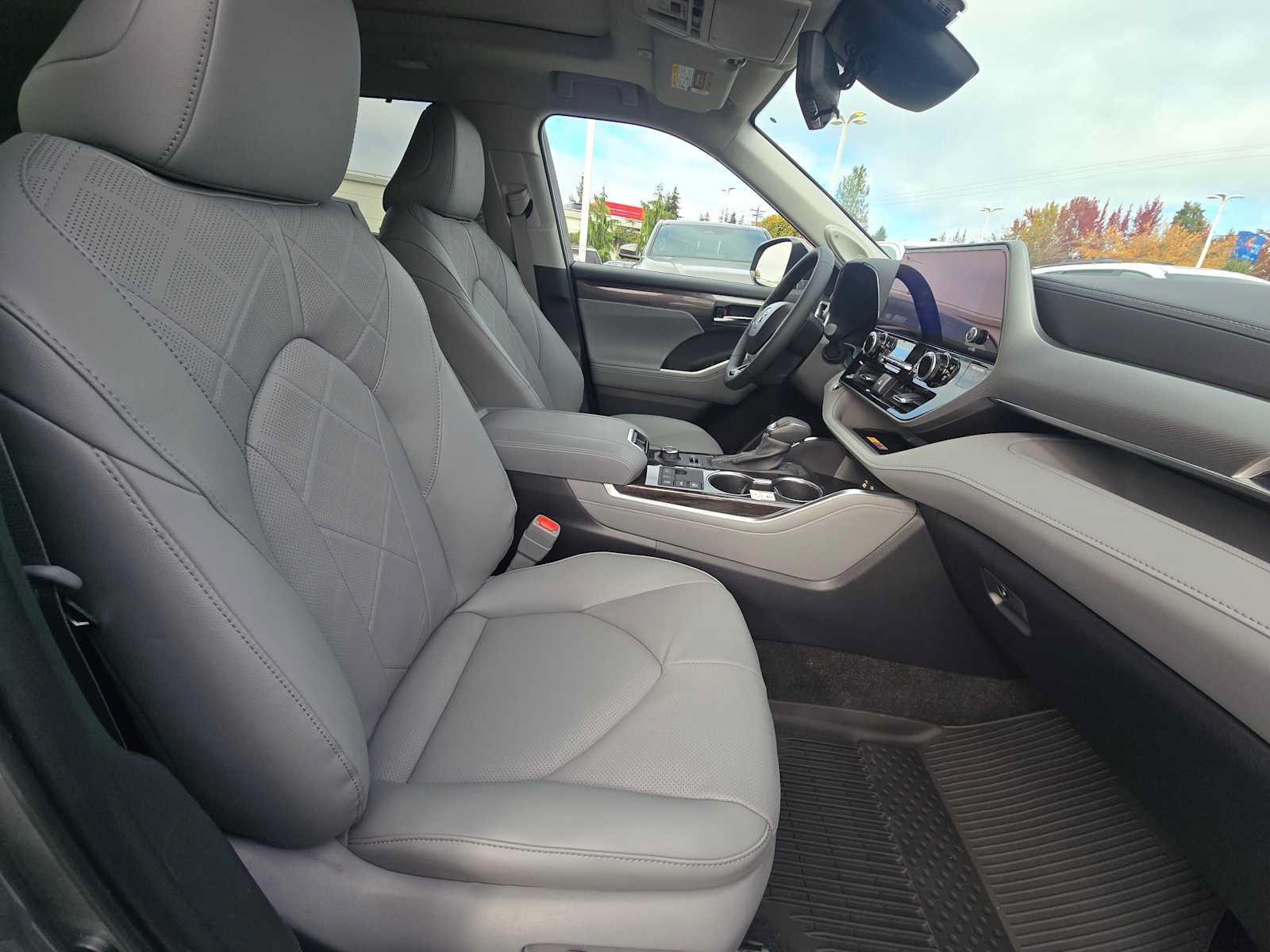 New 2026 Toyota Highlander Platinum AWD/4WD image 11