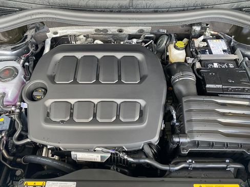 New 2026 Volkswagen Tiguan SE R-Line FWD image 10