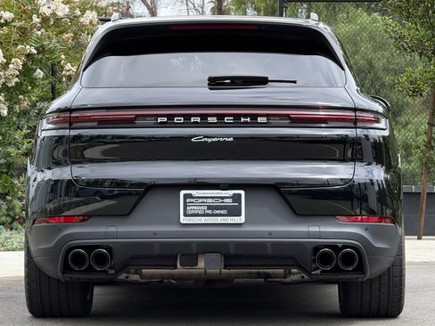 Used 2026 Porsche Cayenne E-Hybrid AWD/4WD image 6