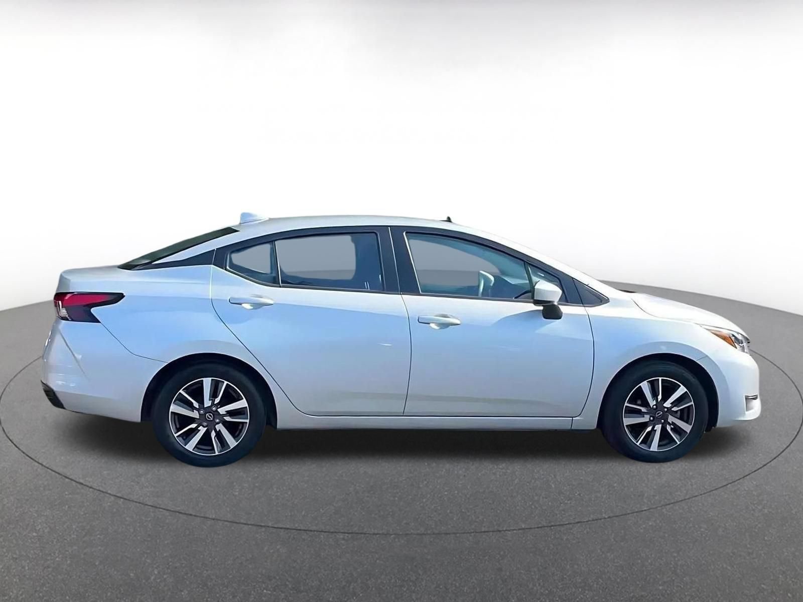 Used 2025 Nissan Versa SV FWD image 15