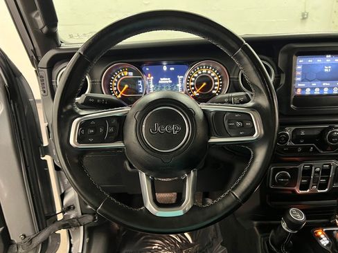 Used 2018 Jeep Wrangler Unlimited Sahara image 17