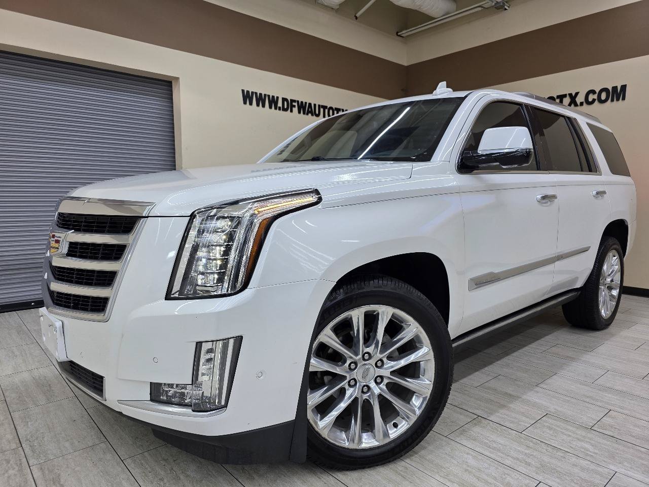 Used 2019 Cadillac Escalade Premium Luxury AWD/4WD image 1