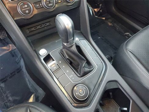 Used 2019 Volkswagen Tiguan SE w/ Panoramic Sunroof Package image 27