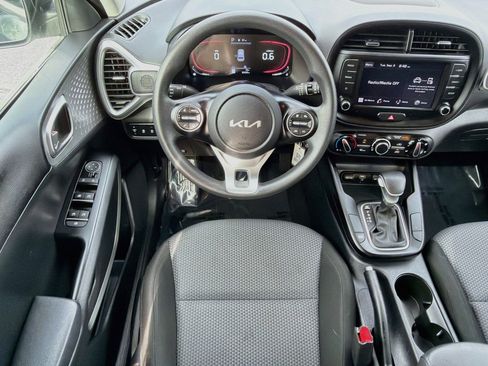 Used 2023 Kia Soul LX w/ LX Technology Package FWD image 16