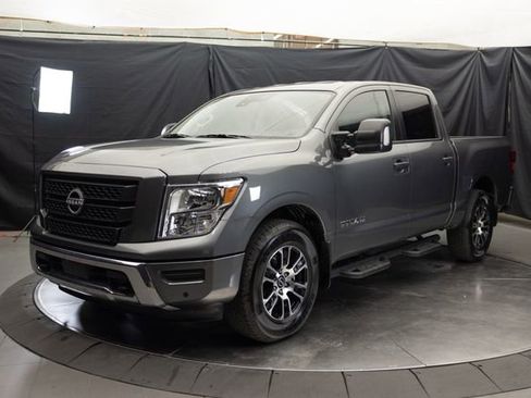 Used 2024 Nissan Titan SV w/ SV Convenience Package image 5