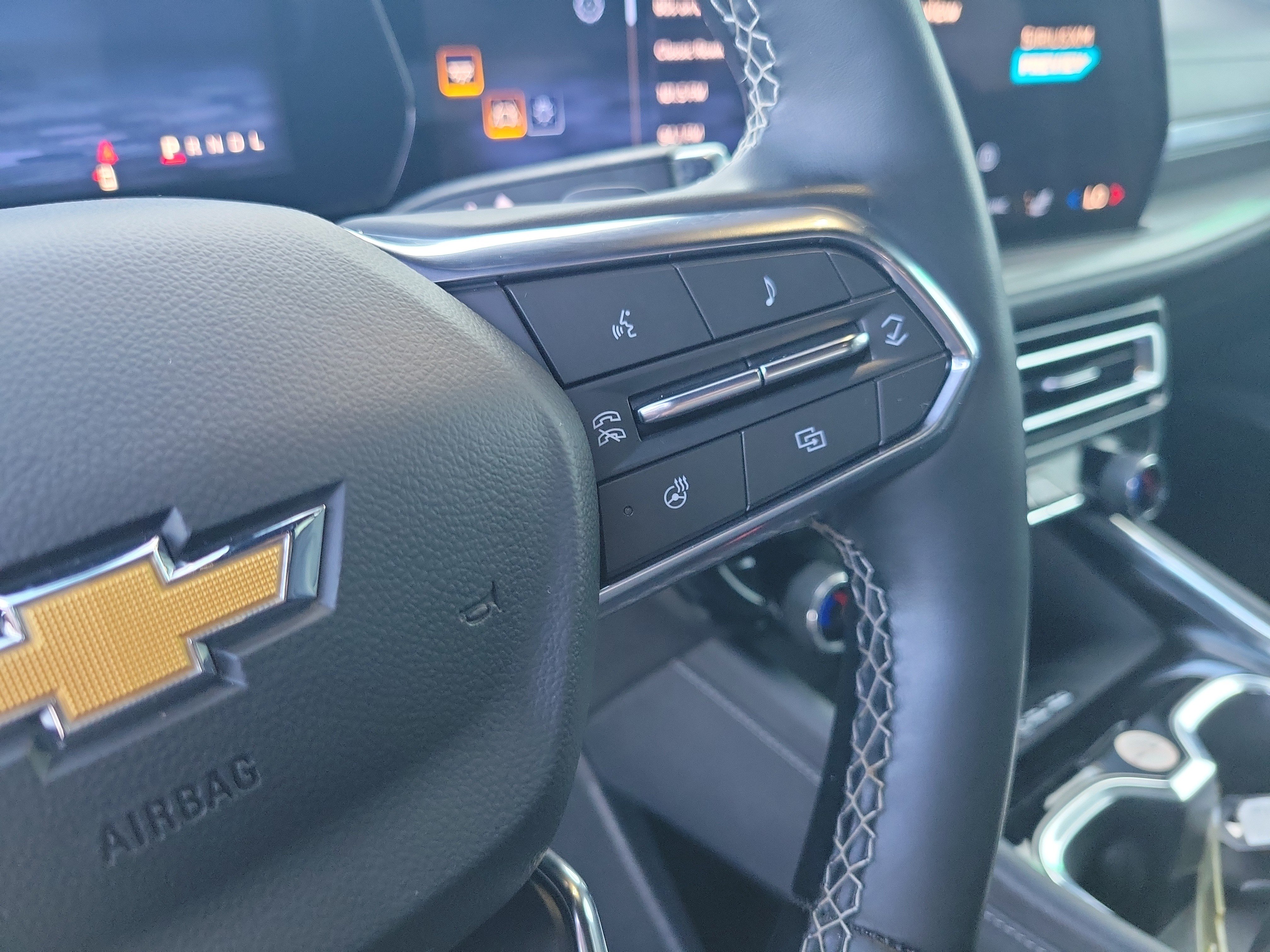 Used 2025 Chevrolet Traverse LT AWD/4WD image 28
