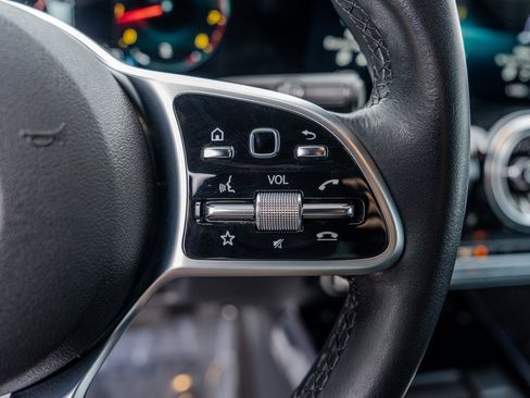 Used 2022 Mercedes-Benz GLB 250 w/ Premium Package Lite image 7