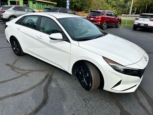 Used 2023 Hyundai Elantra SEL w/ Cargo Package image 8