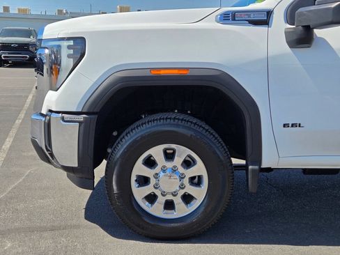 Used 2025 GMC Sierra 2500 Pro RWD image 9