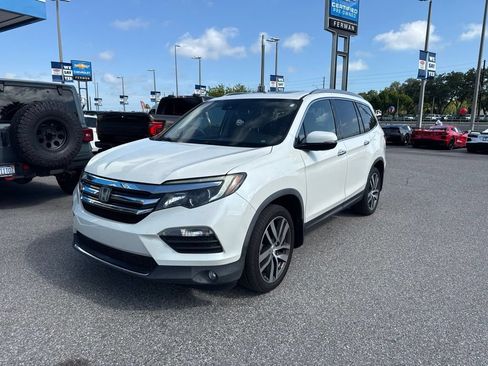 Used 2017 Honda Pilot Touring image 1