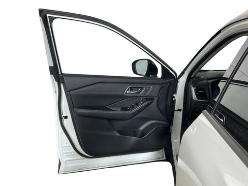 Used 2025 Nissan Rogue Platinum w/ Tech Package image 33