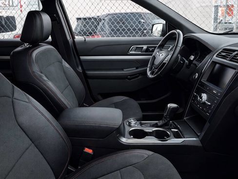 Used 2019 Ford Explorer XLT w/ Equipment Group 202A image 7