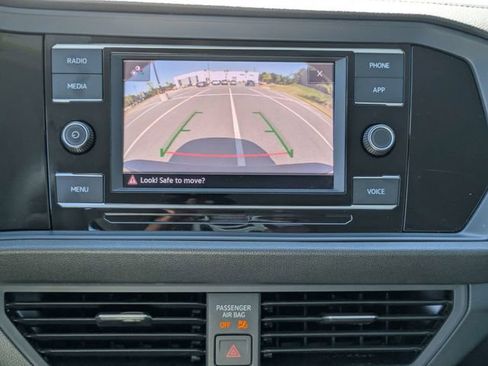 Certified 2024 Volkswagen Jetta SE FWD image 20