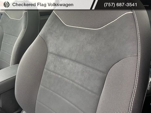 Used 2024 Volkswagen Taos SE image 23