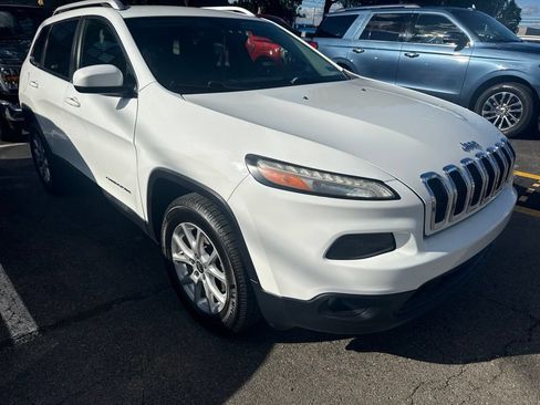 Used 2015 Jeep Cherokee Latitude w/ Cold Weather Group AWD/4WD image 4