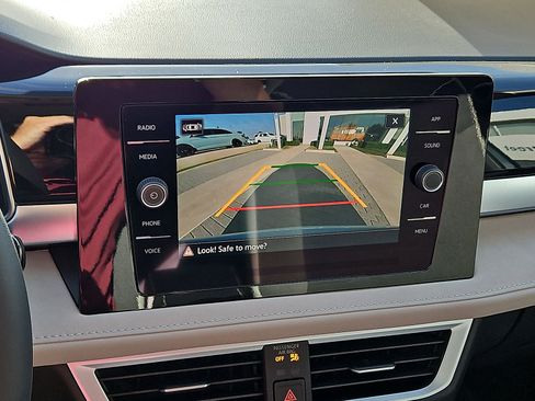 New 2027 Volkswagen Taos SE FWD image 18