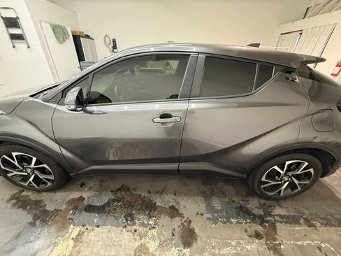 Used 2019 Toyota C-HR XLE FWD image 6