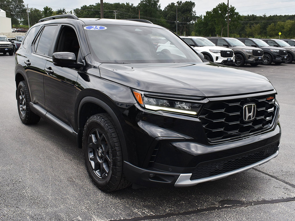 Used 2025 Honda Pilot TrailSport image 14