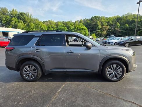 Used 2025 Nissan Pathfinder SV AWD/4WD image 9