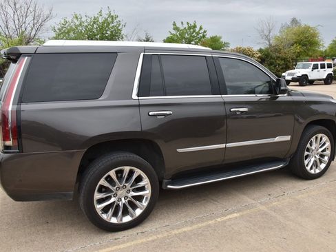 Used 2020 Cadillac Escalade Luxury image 5