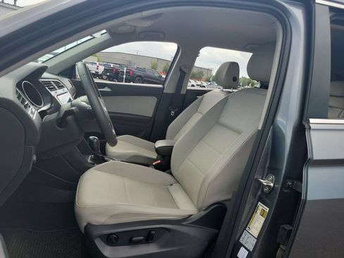 Used 2021 Volkswagen Tiguan SE FWD image 18
