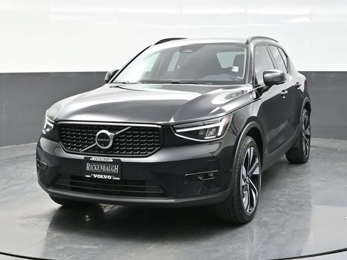 Used 2024 Volvo XC40 B5 Plus w/ Protection Package Premier AWD/4WD image 2