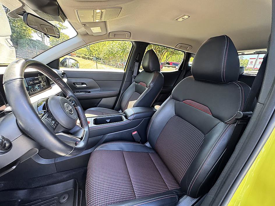 Used 2025 Nissan Kicks SR AWD/4WD image 11