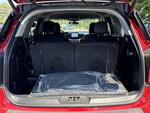 Certified 2022 Ford Explorer XLT w/ Equipment Group 202A RWD image 17