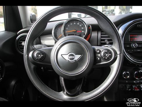 Used 2015 MINI Cooper 4-Door Hardtop w/ Premium Package FWD image 15