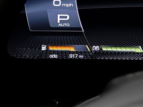 Used 2022 Ferrari SF90 Spider image 18