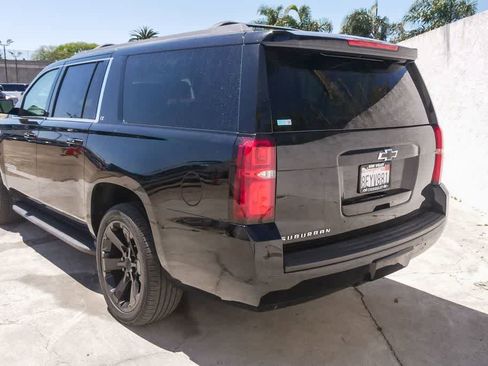 Used 2018 Chevrolet Suburban LT RWD image 7