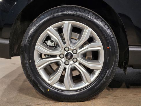 Used 2024 Ford Edge Titanium image 17