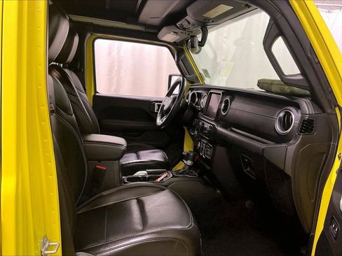 Used 2022 Jeep Wrangler Unlimited Sahara w/ Cold Weather Group AWD/4WD image 11