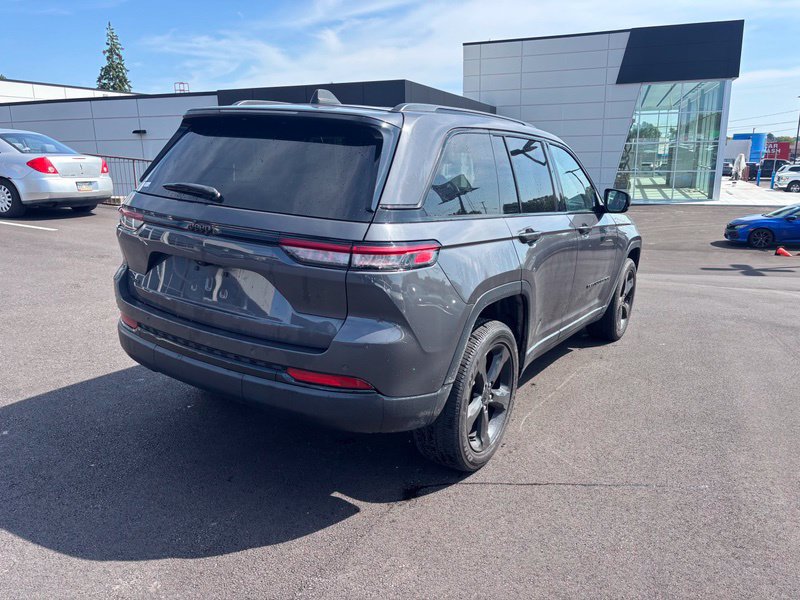 Used 2023 Jeep Grand Cherokee Altitude AWD/4WD image 8