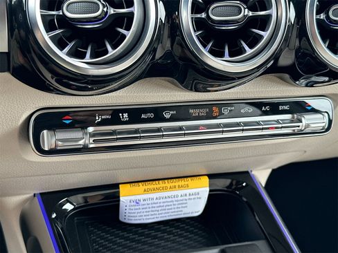 New 2025 Mercedes-Benz GLB 250 4MATIC image 21