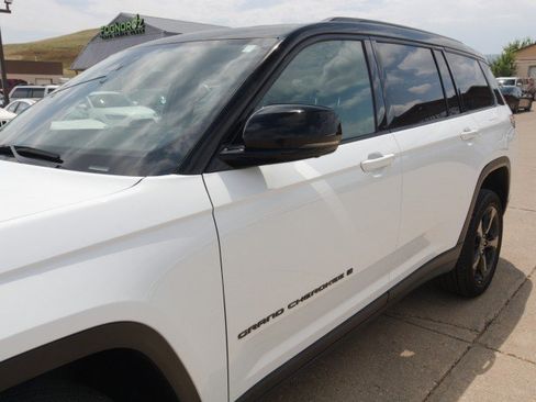 Used 2024 Jeep Grand Cherokee L Limited w/ Luxury Tech Group II AWD/4WD image 7