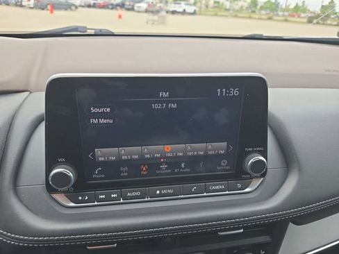 Used 2023 Nissan Rogue SV w/ SV Premium B Package image 8