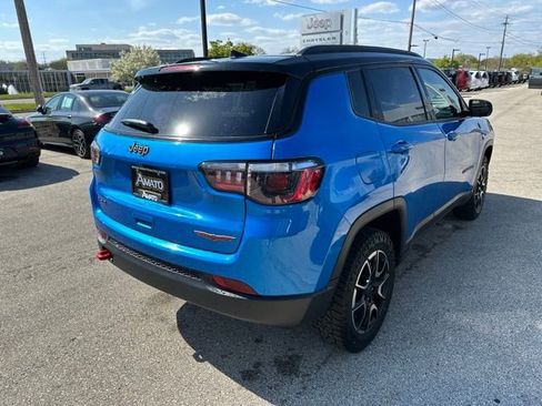 Used 2025 Jeep Compass Trailhawk AWD/4WD image 6