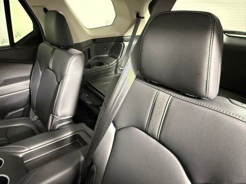 Used 2025 Honda Pilot EX-L image 37