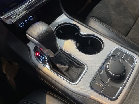 Used 2019 Jeep Grand Cherokee SRT AWD/4WD image 31
