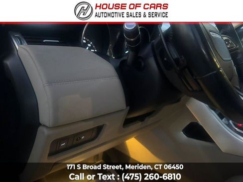 Used 2017 Land Rover Range Rover Evoque SE Premium image 32