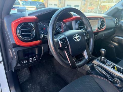 Used 2017 Toyota Tacoma TRD Off-Road w/ Tow Package (A/T) image 8