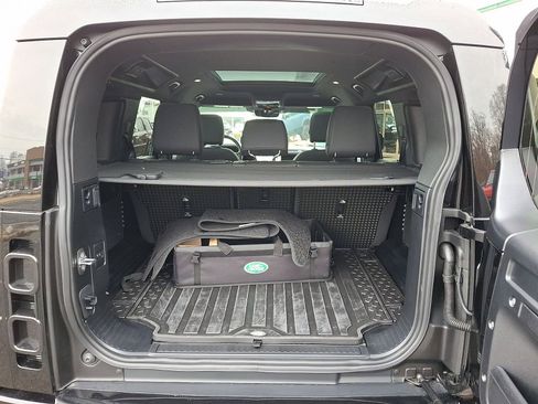 Certified 2025 Land Rover Defender 110 X-Dynamic SE image 29