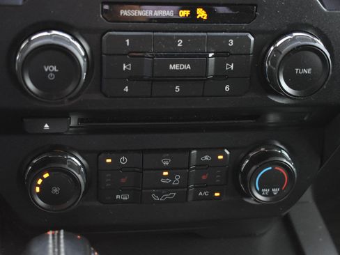Used 2018 Ford F150 XLT w/ Equipment Group 302A Luxury AWD/4WD image 30