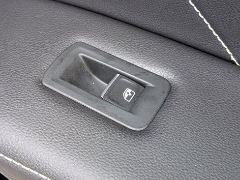 Used 2023 Volkswagen Tiguan SE FWD image 36