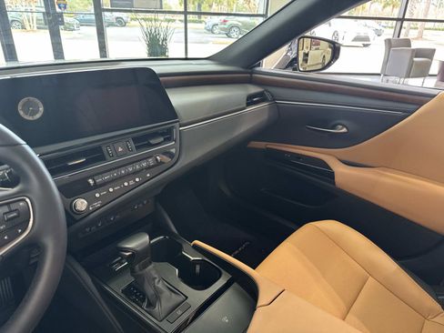 Certified 2025 Lexus ES 350 w/ Premium Package image 24