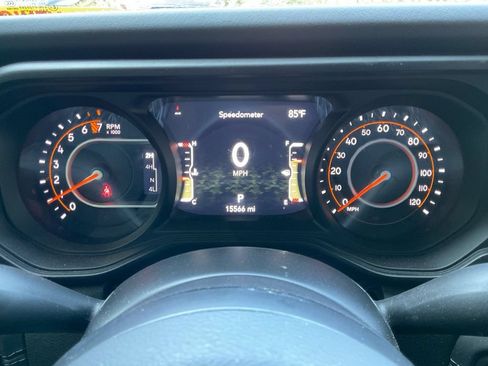 Used 2025 Jeep Gladiator Mojave w/ Convenience Group AWD/4WD image 20