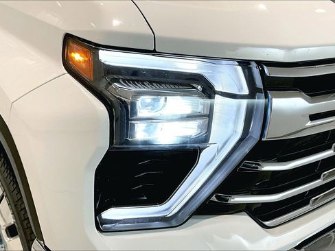 Used 2024 Chevrolet Silverado 3500 LTZ w/ LTZ Plus Package image 33