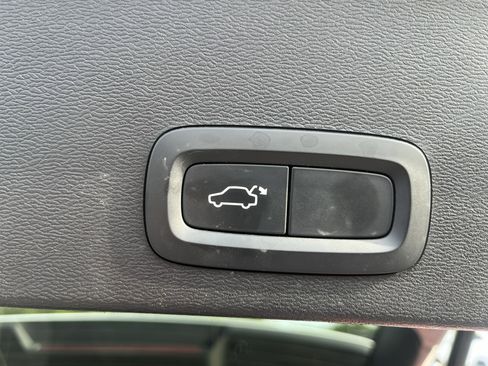 Used 2021 Volvo XC40 T5 Momentum AWD/4WD image 13